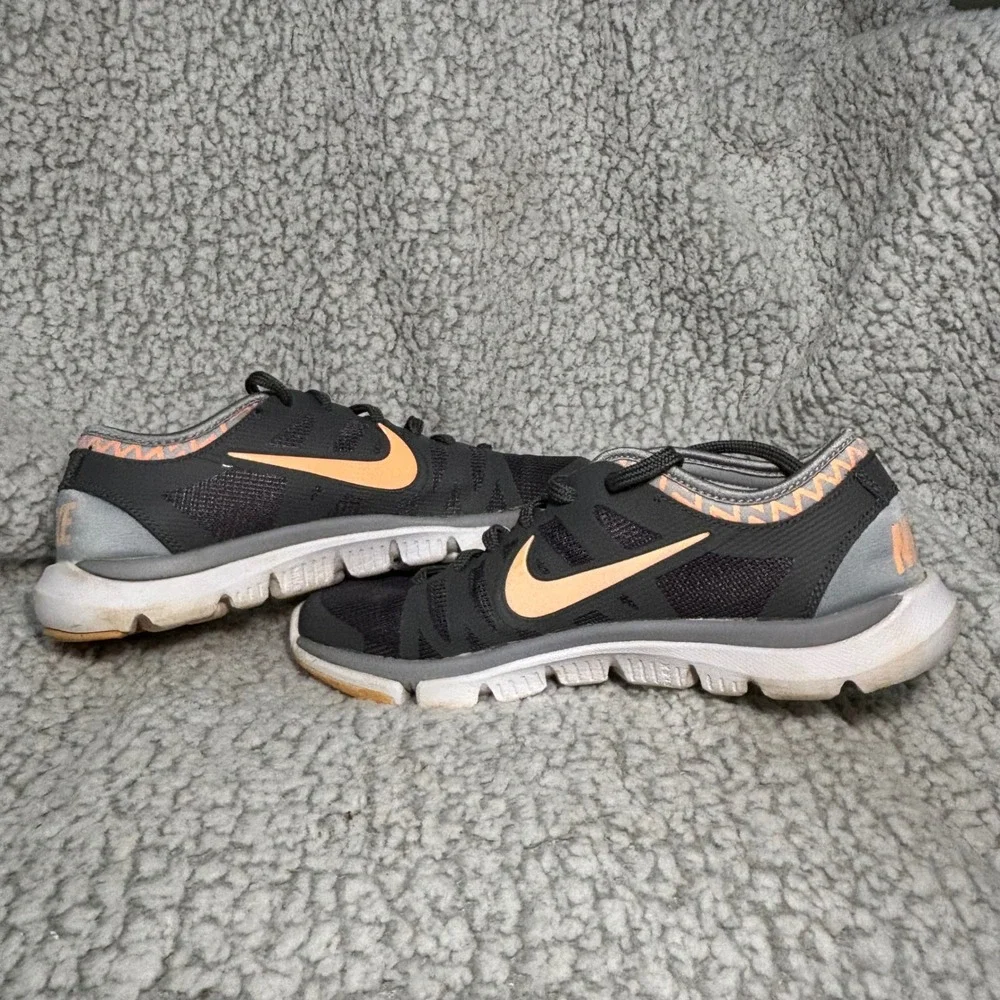 Nike hexagonal decorative